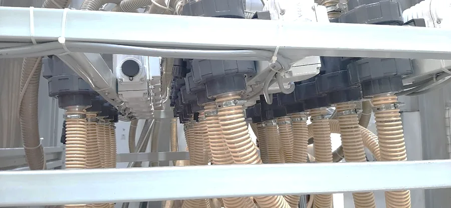 AI poka-yoke preventing material mixing on 19 injection presses